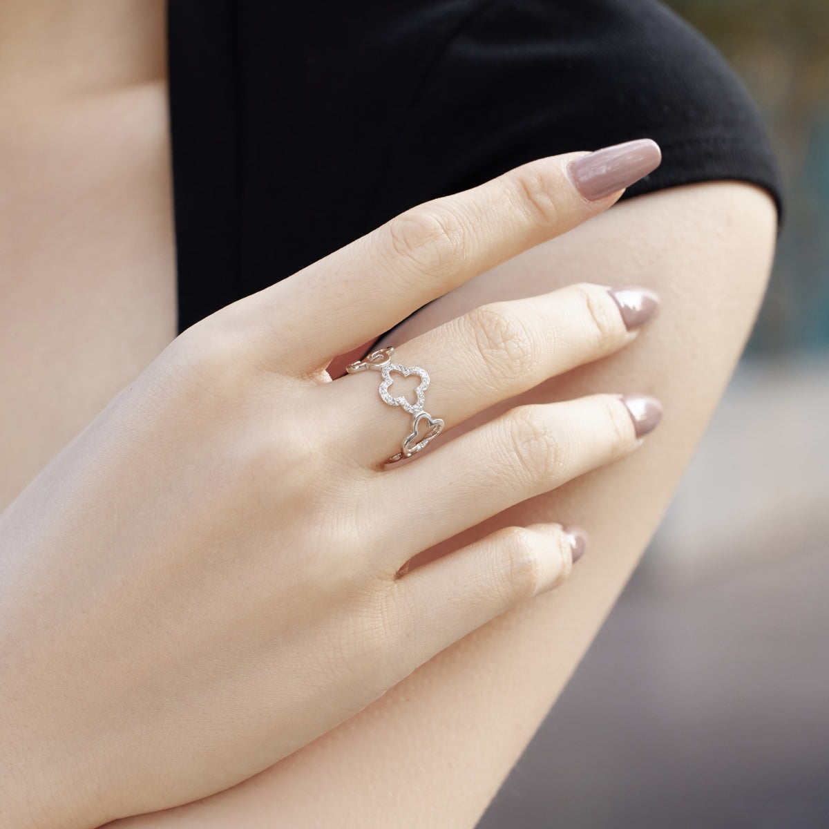 [Olivia JW]Hollow Design Four-Leaf Clover Flower Shape Ring