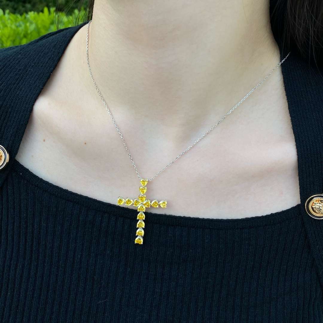 [Olivia JW]Radiant Cross Shape Necklace