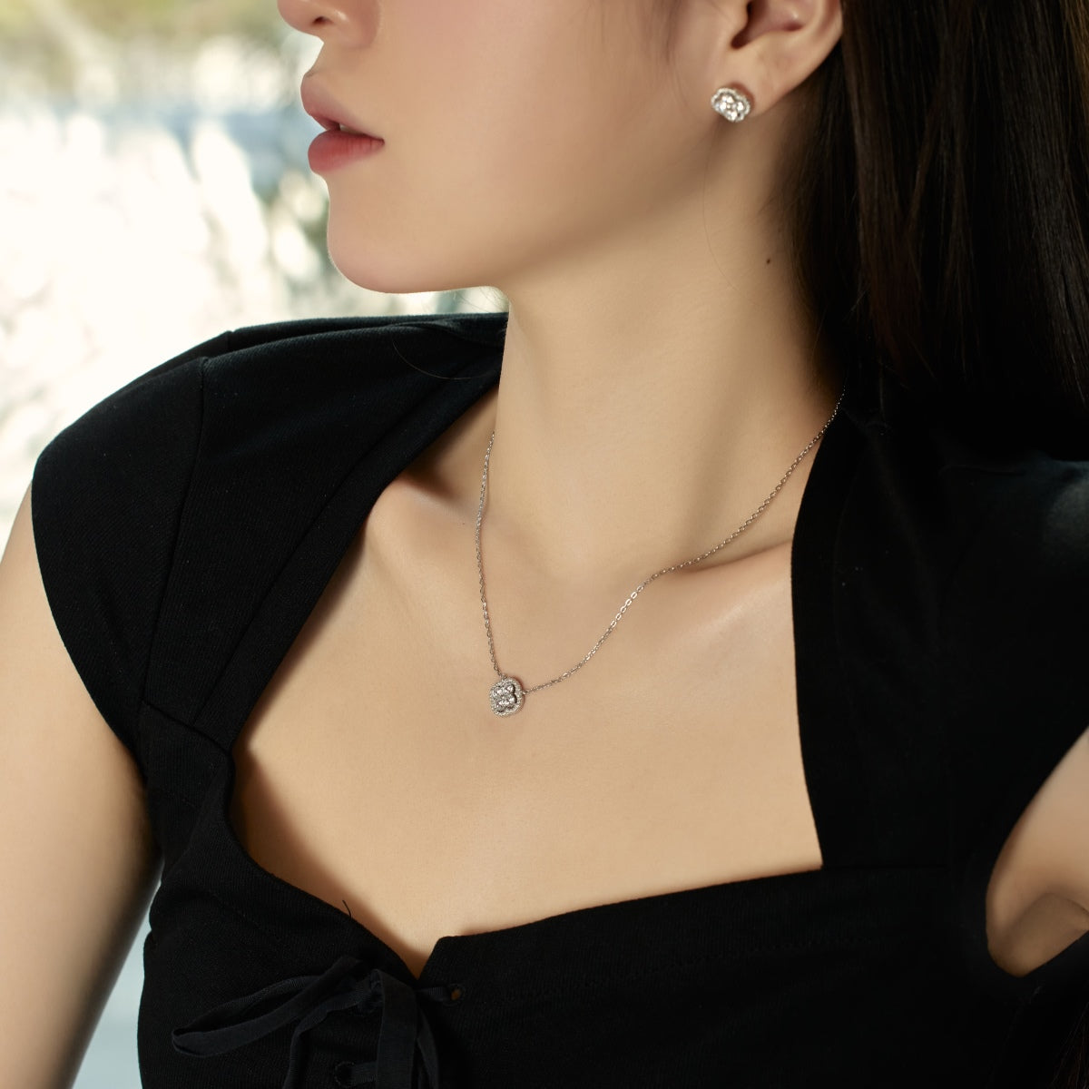 [Olivia JW]Exquisite Necklace With Four-Leaf Clover Flower Design