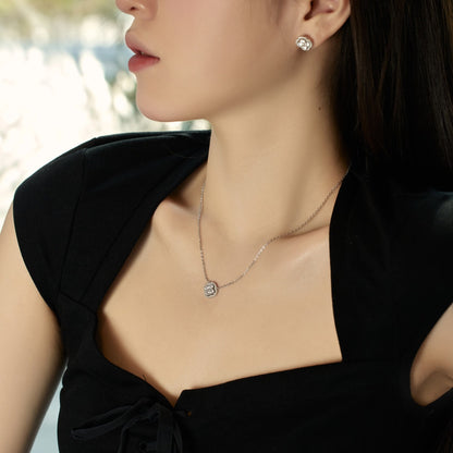 [Olivia JW]Exquisite Necklace With Four-Leaf Clover Flower Design