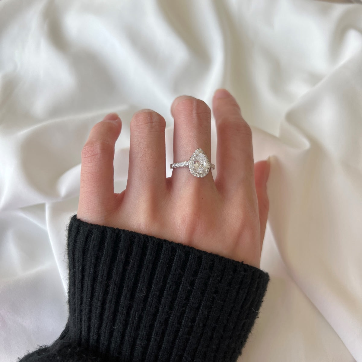 [Olivia JW]1.0 Carat Luxurious Resplendent Water Drop Shape Wedding Ring