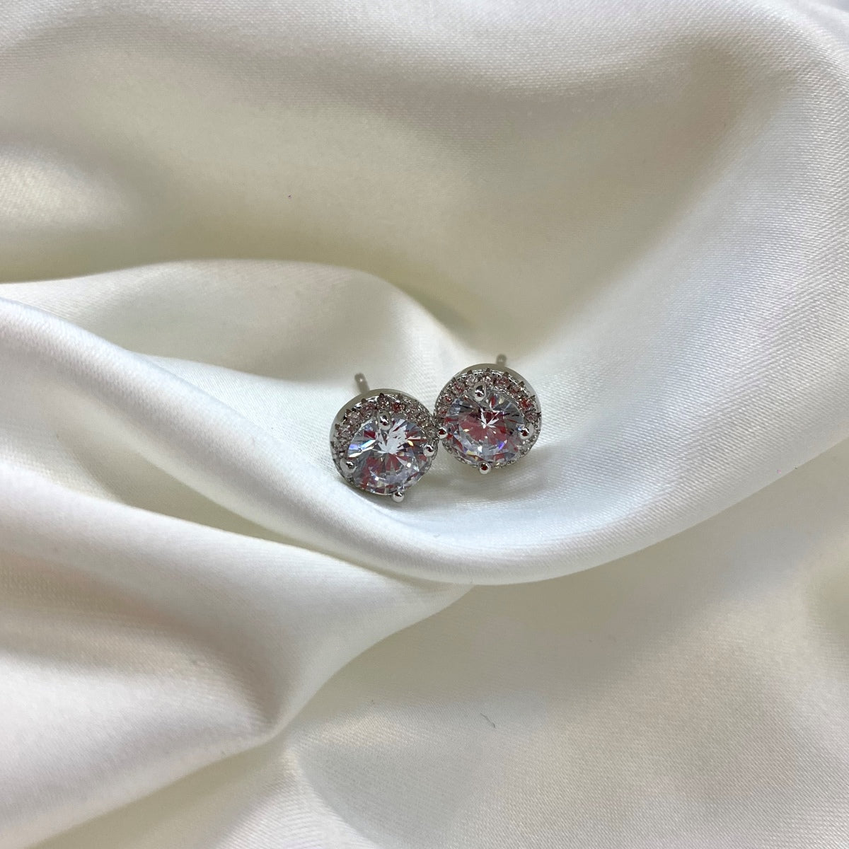 [Olivia JW]Classic Princess Round Shape Earrings