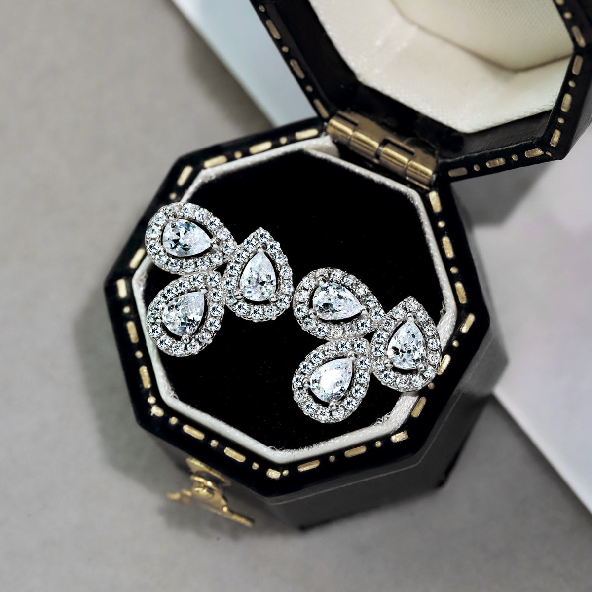 [Olivia JW]Ornate Flower Shape Pear Cut Lover Earrings