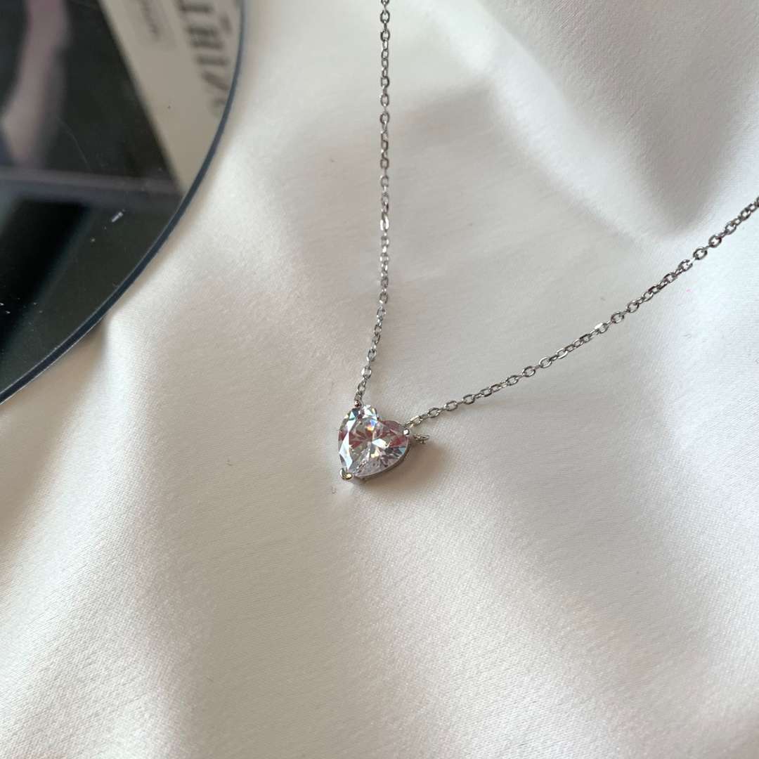 [Olivia JW]Heart Shape Main Stone Pendant Collarbone Necklace