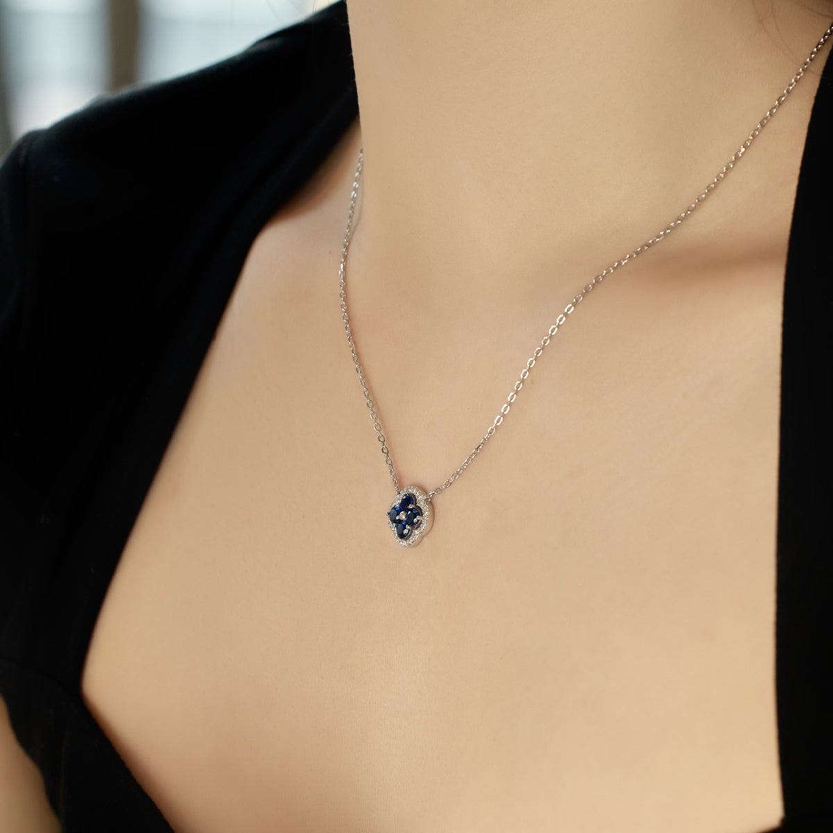 [Olivia JW]Exquisite Necklace With Four-Leaf Clover Flower Design
