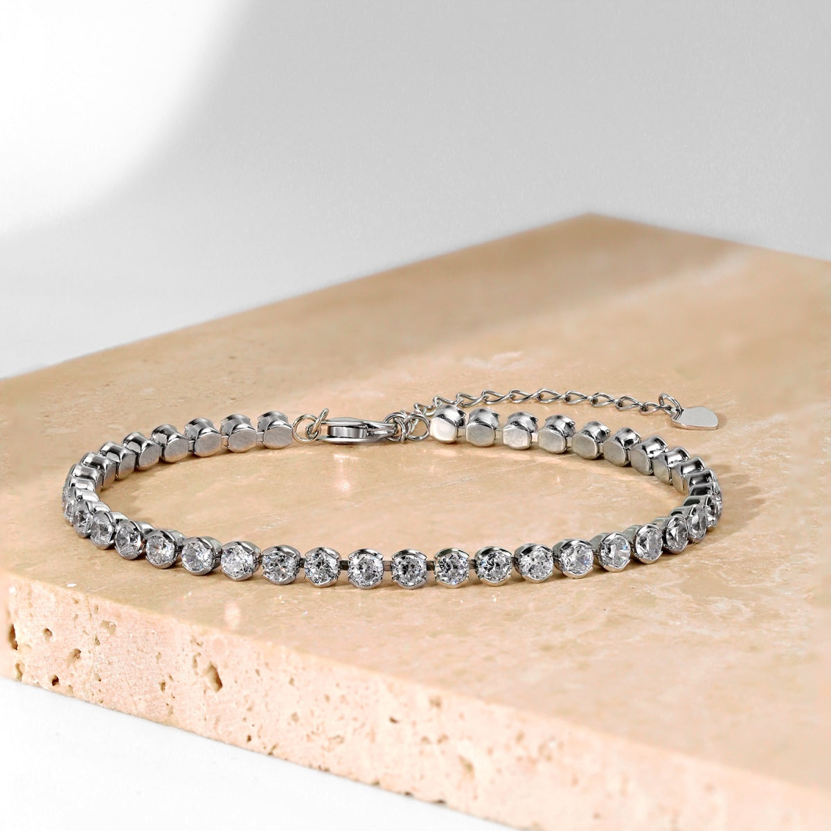 [Olivia JW]Ornate  Sparkling Round Cut Daily Bracelet