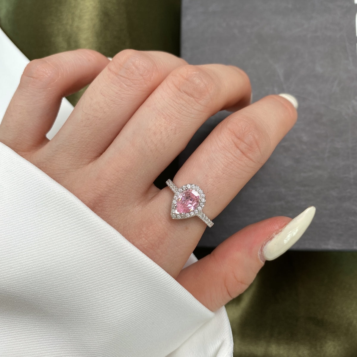 [Olivia JW]1.0 Carat Luxurious Resplendent Water Drop Shape Wedding Ring