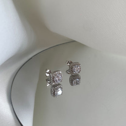 [Olivia JW]Classic Round Center Stone Stud Earrings