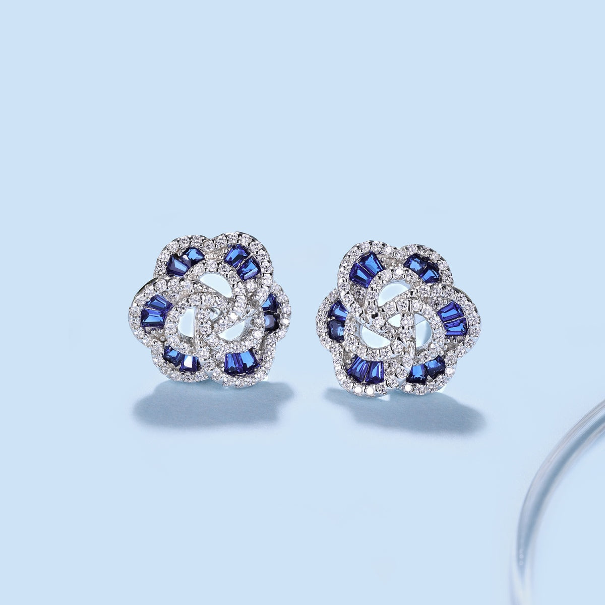 [Olivia JW]Exquisite Flower Shape Daily Earrings