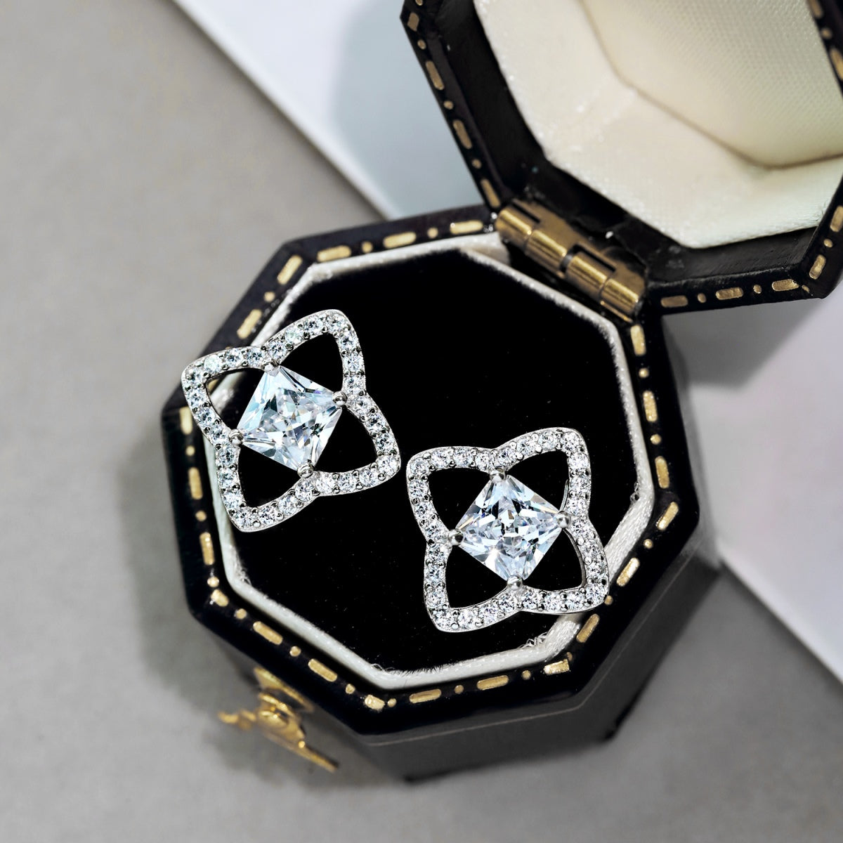 [Olivia JW]Elegant Star Shape Princess Cut Daily Earrings