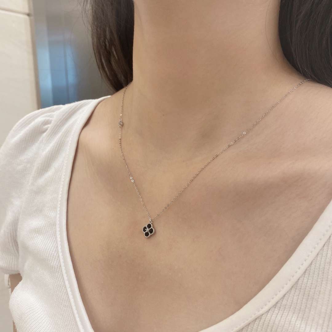 [Olivia JW]Delicate Flower Shape Necklace