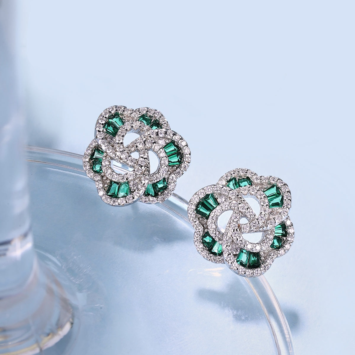 [Olivia JW]Exquisite Flower Shape Daily Earrings