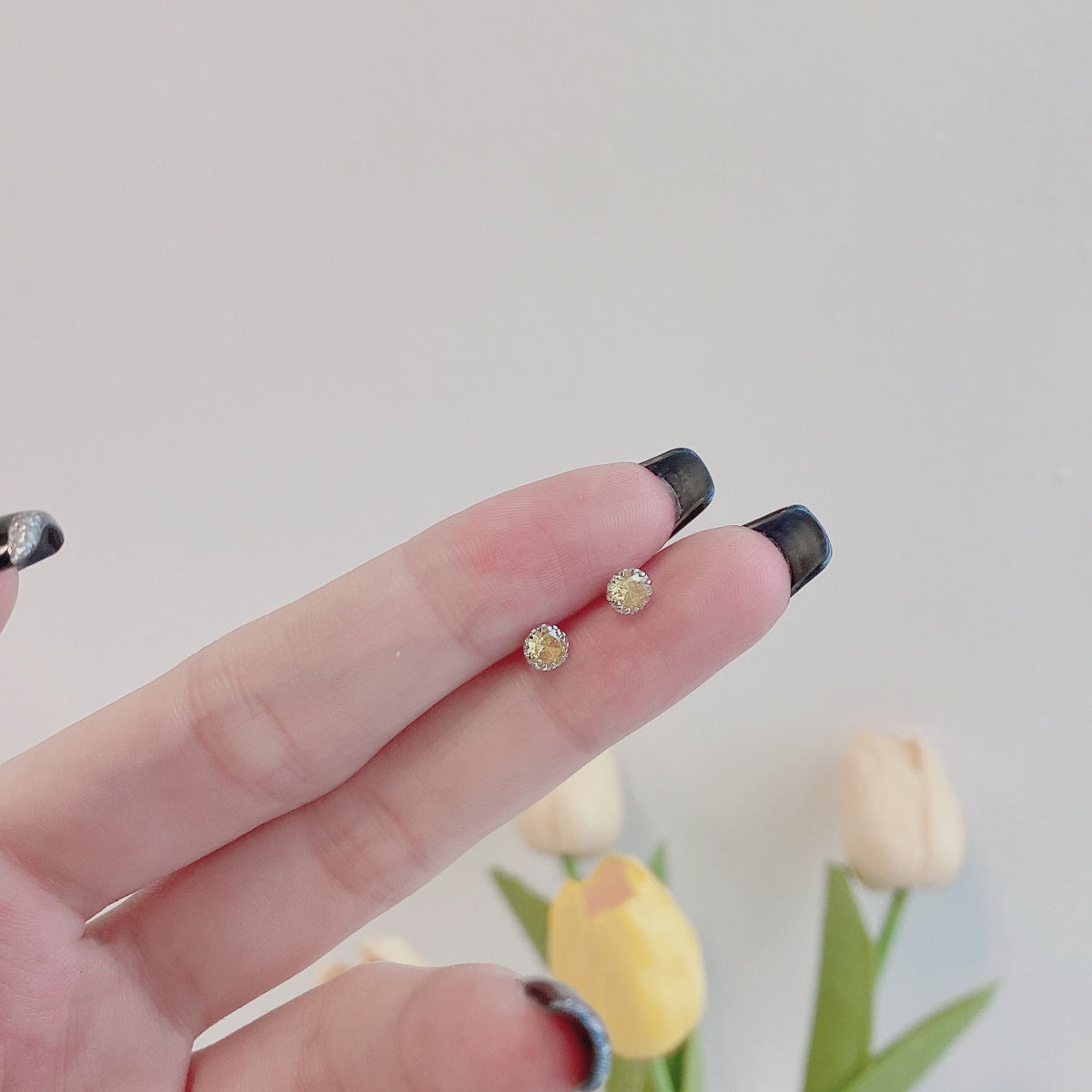 [Olivia JW]Sparkling Colorful Round Shape Earrings