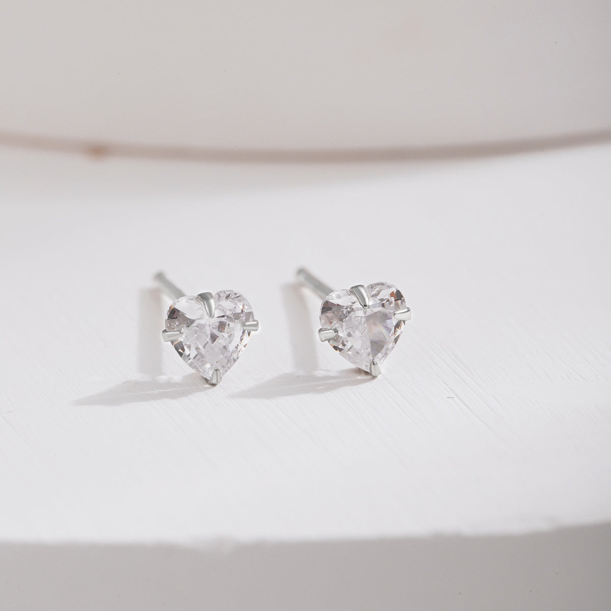 [Olivia JW]Sparkling Heart Shaped Simple Earrings