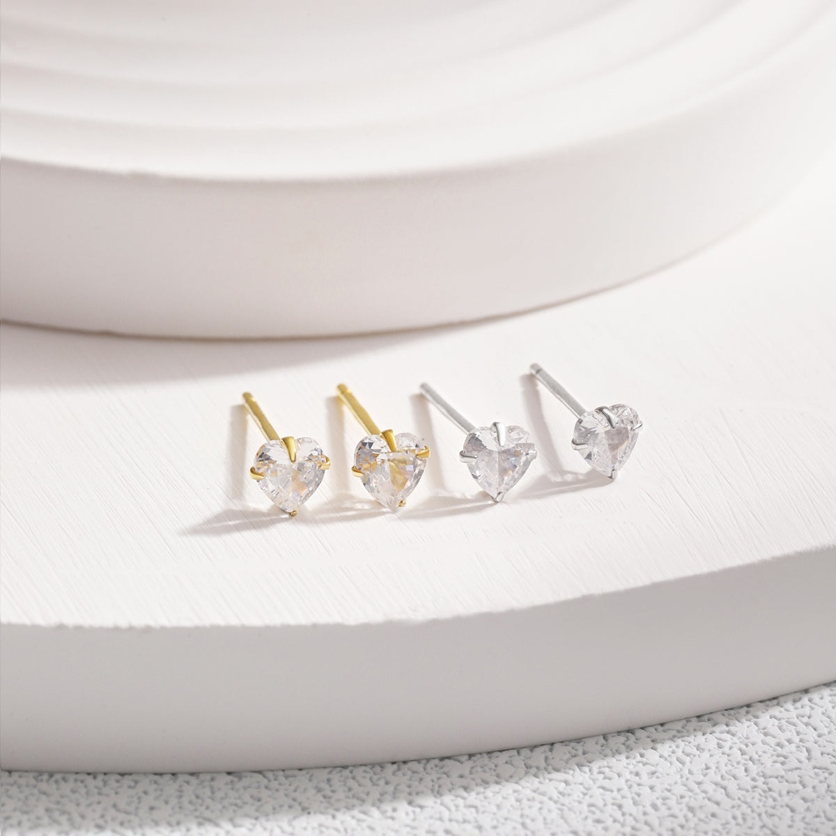 [Olivia JW]Sparkling Heart Shaped Simple Earrings