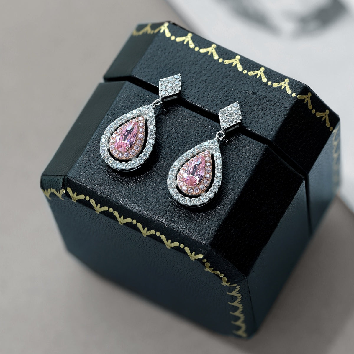 [Olivia JW]Ornate Delicate Water Drop Shape Banquet Earrings