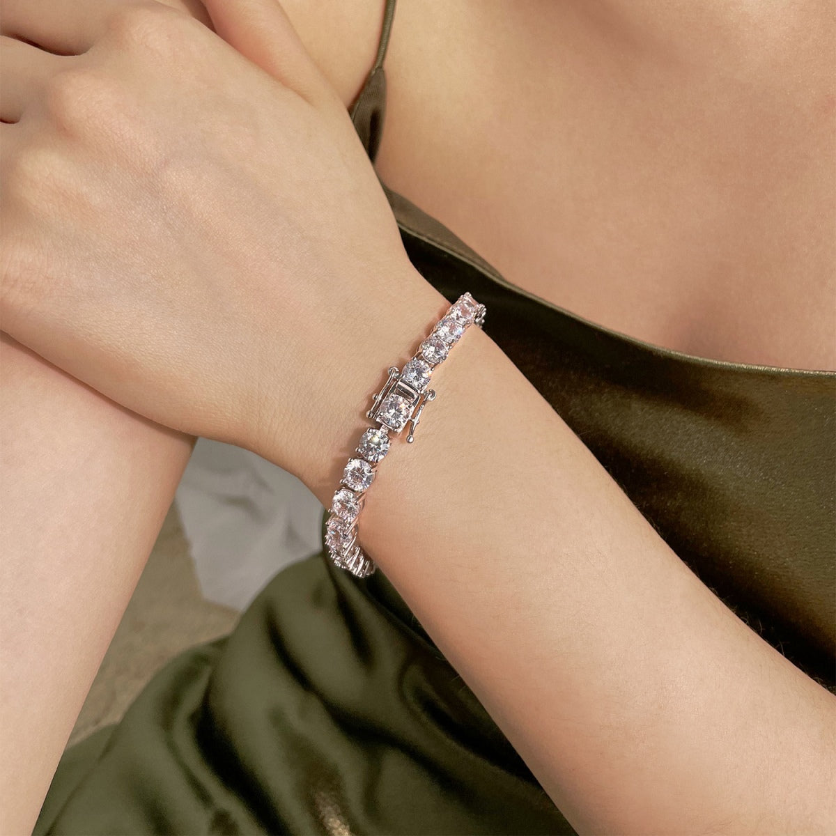 [Olivia JW]0.75 Carat Dazzling Round Cut Wedding Bracelet