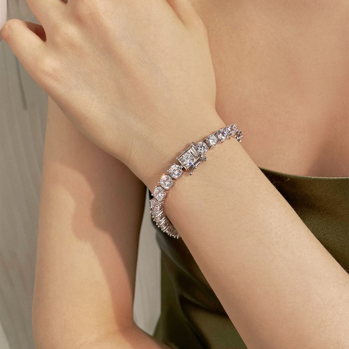 [Olivia JW]0.75 Carat Dazzling Round Cut Wedding Bracelet