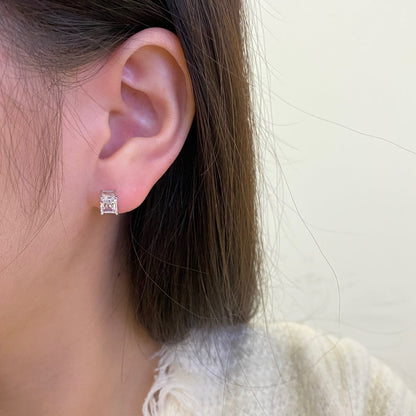 [Olivia JW]Stylish Shiny Rectangular Center Stone Stud Earrings