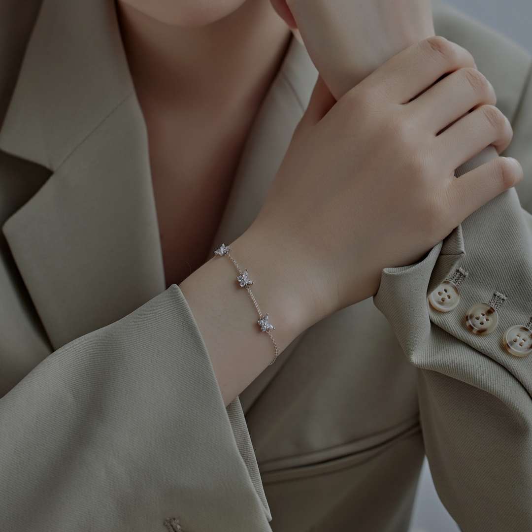 [Olivia JW]Radiant Butterfly Shape Necklace