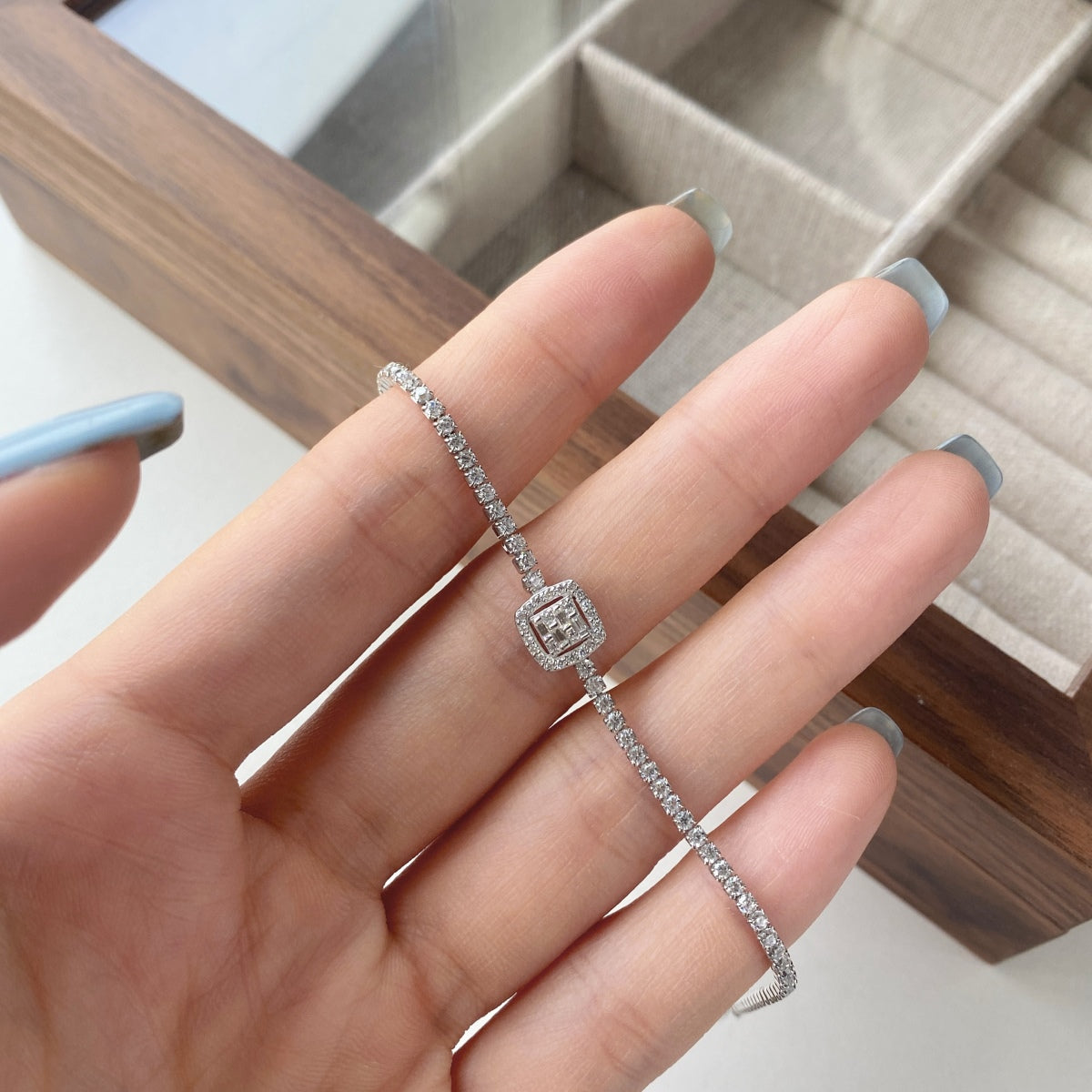 [Olivia JW]Luxurious Dazzling Square Shape Banquet Bracelet