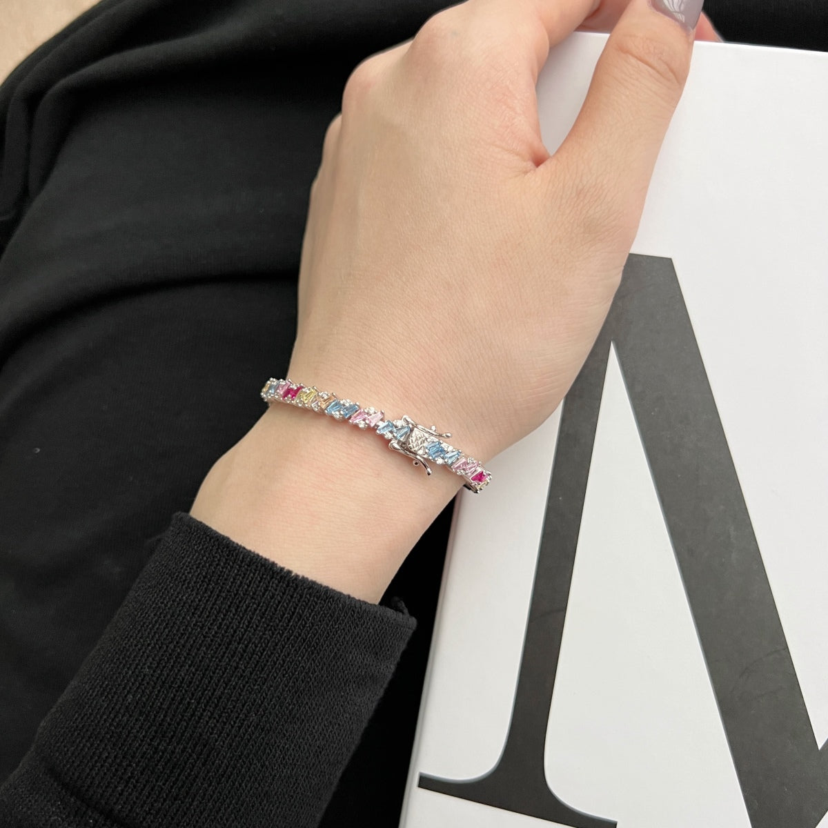 [Olivia JW]Ornate Sparkling Multi Cut Party Bracelet
