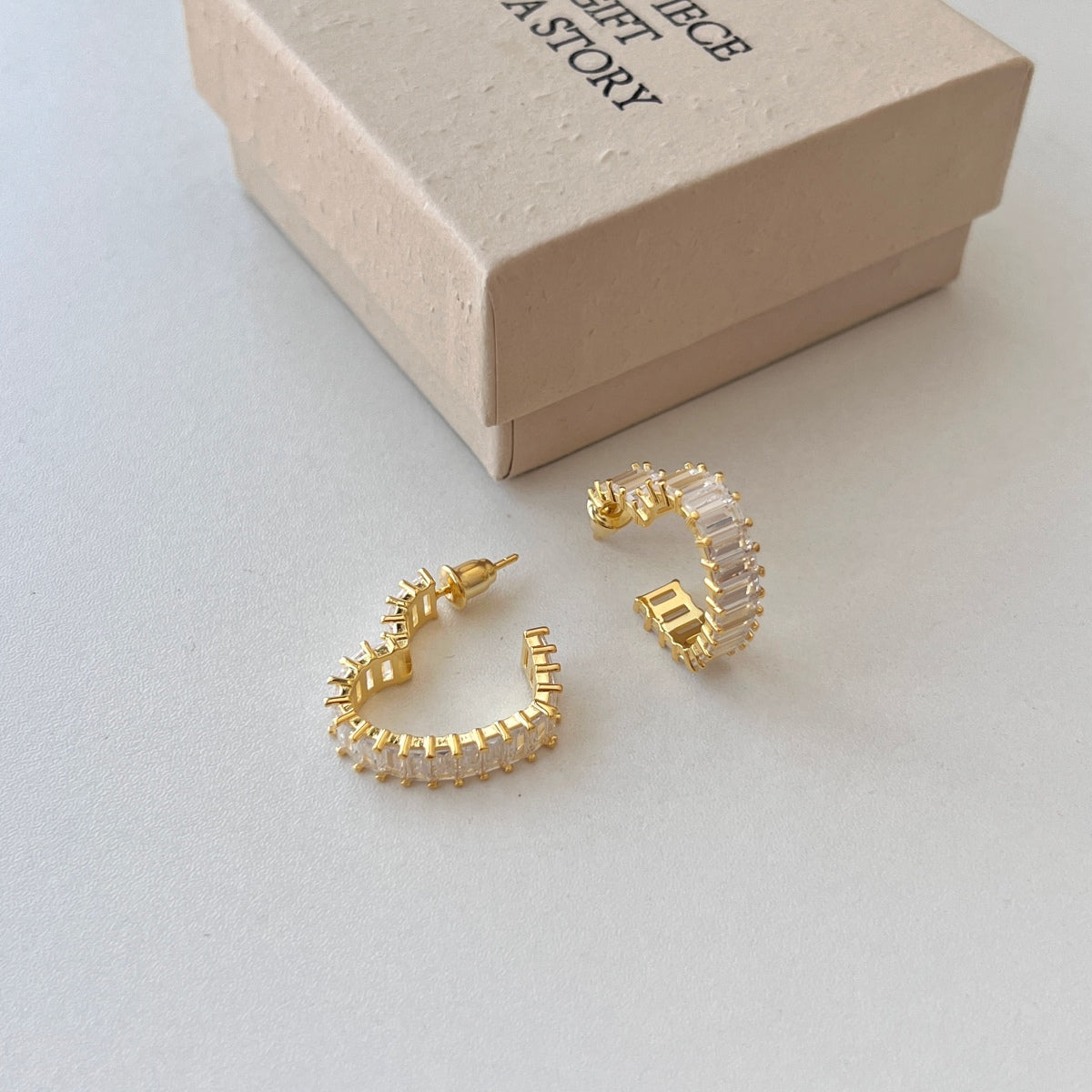 [Olivia JW]Radiant Heart Cutout Earrings