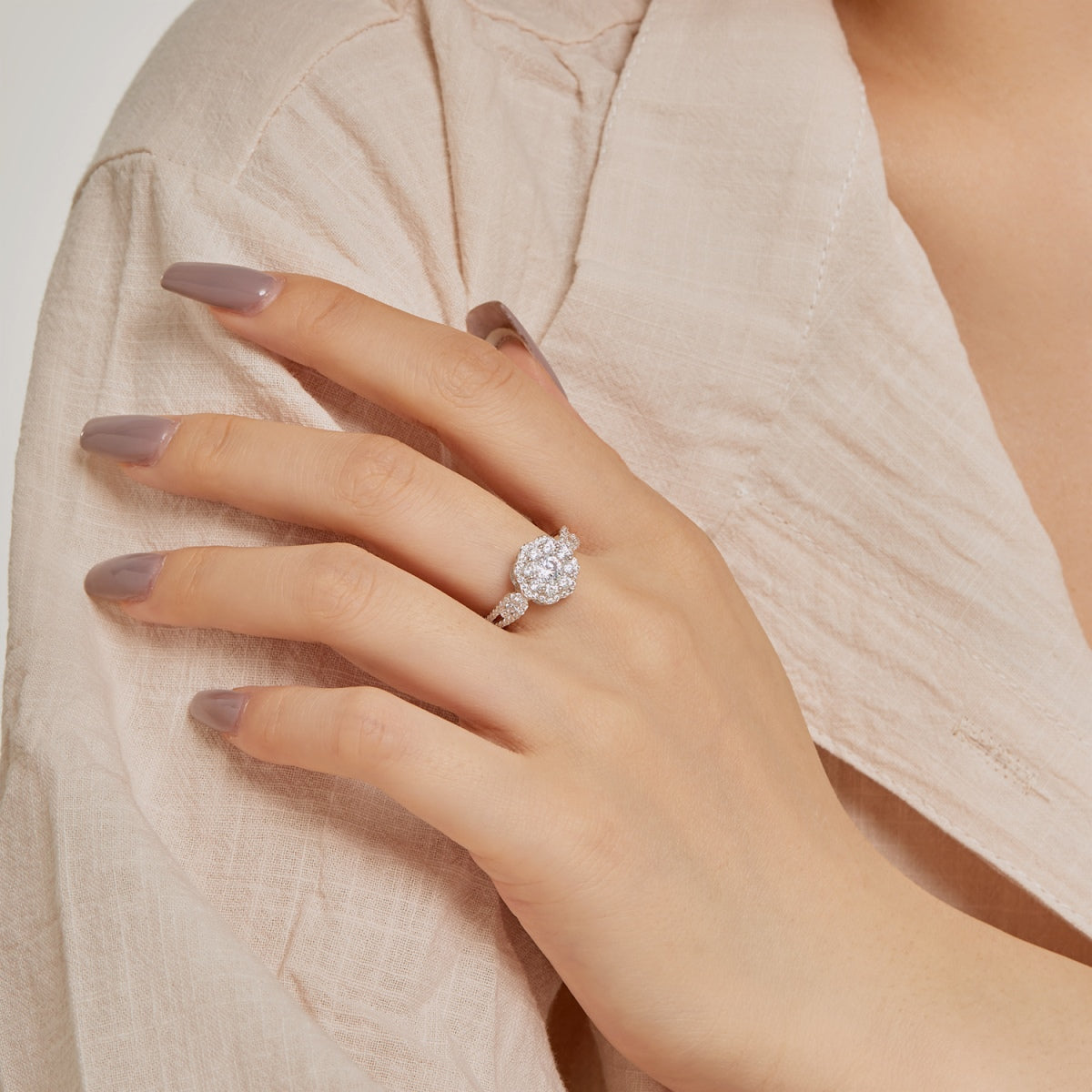 [Olivia JW]Delicate Colorful Round Cut Flower Shape Wedding Ring