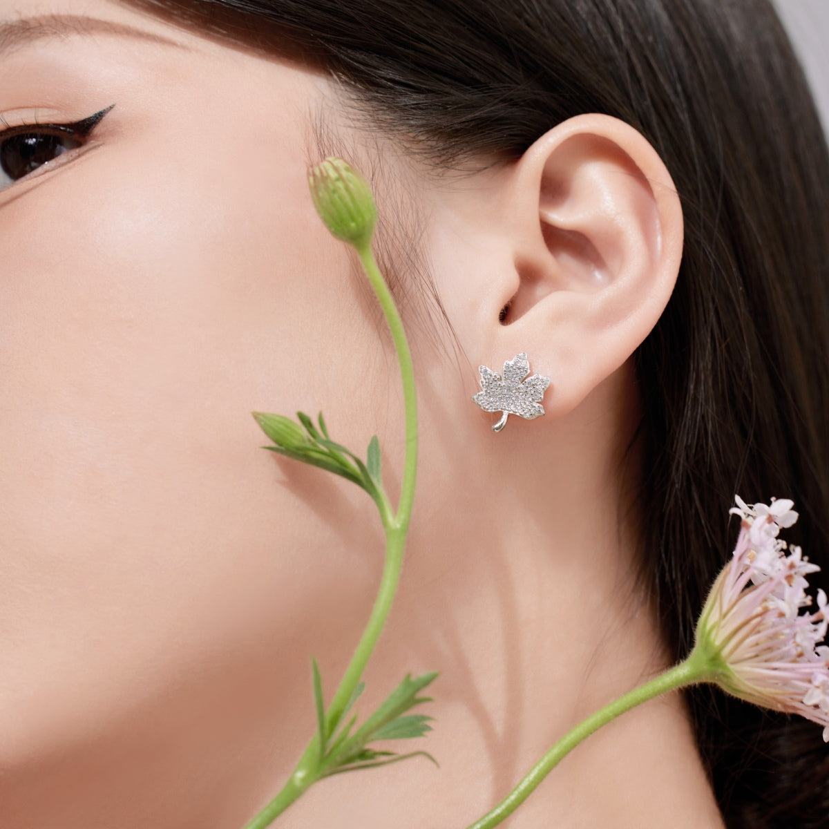 [Olivia JW]Exquisite Maple Leaf Design Earrings