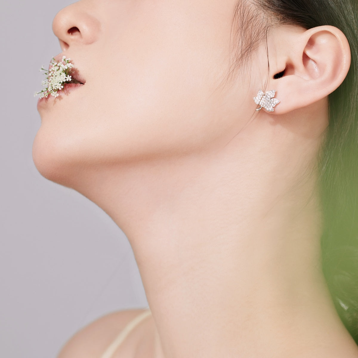 [Olivia JW]Exquisite Maple Leaf Design Earrings