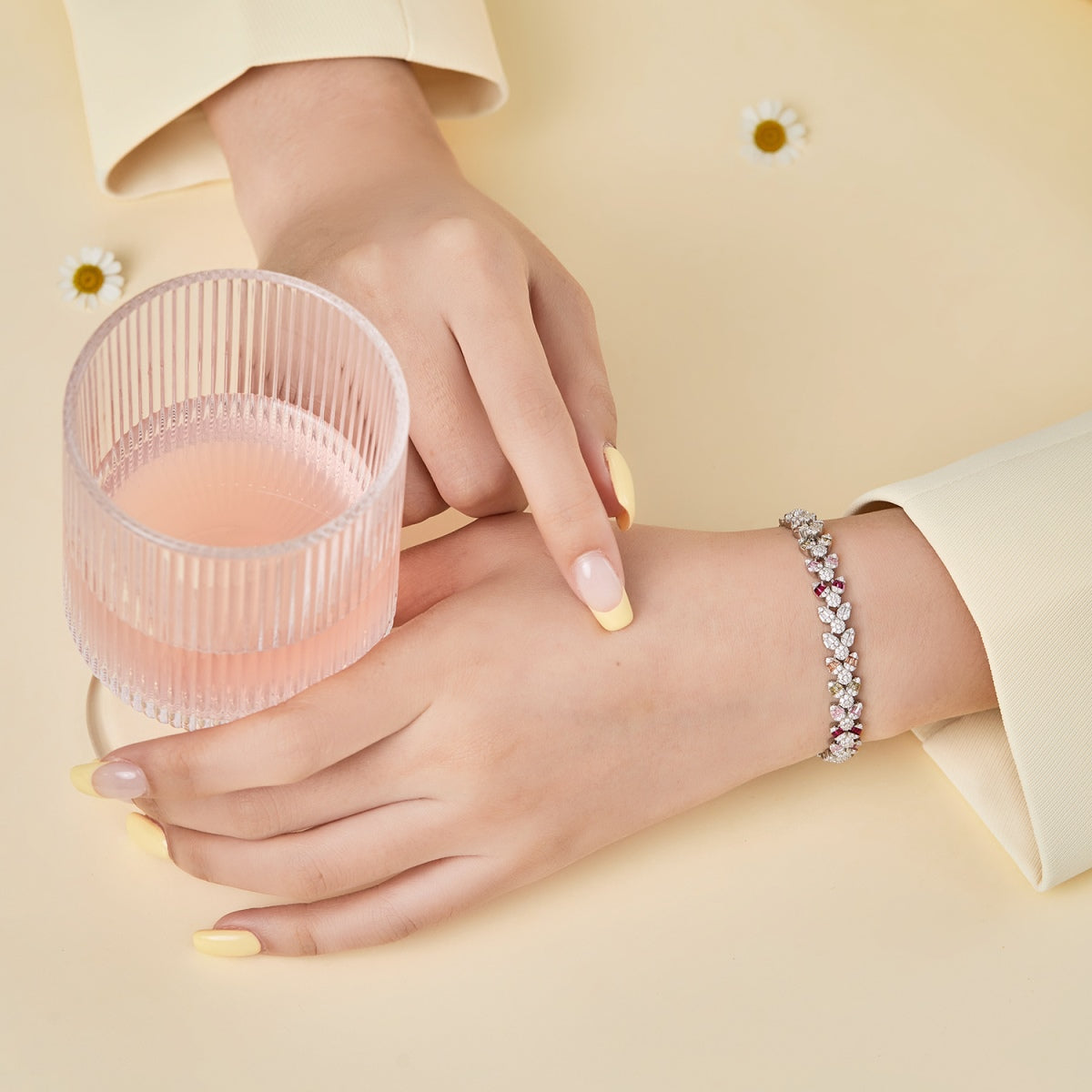 [Olivia JW]Dainty Exquisite Flower Shape Daily Bracelet