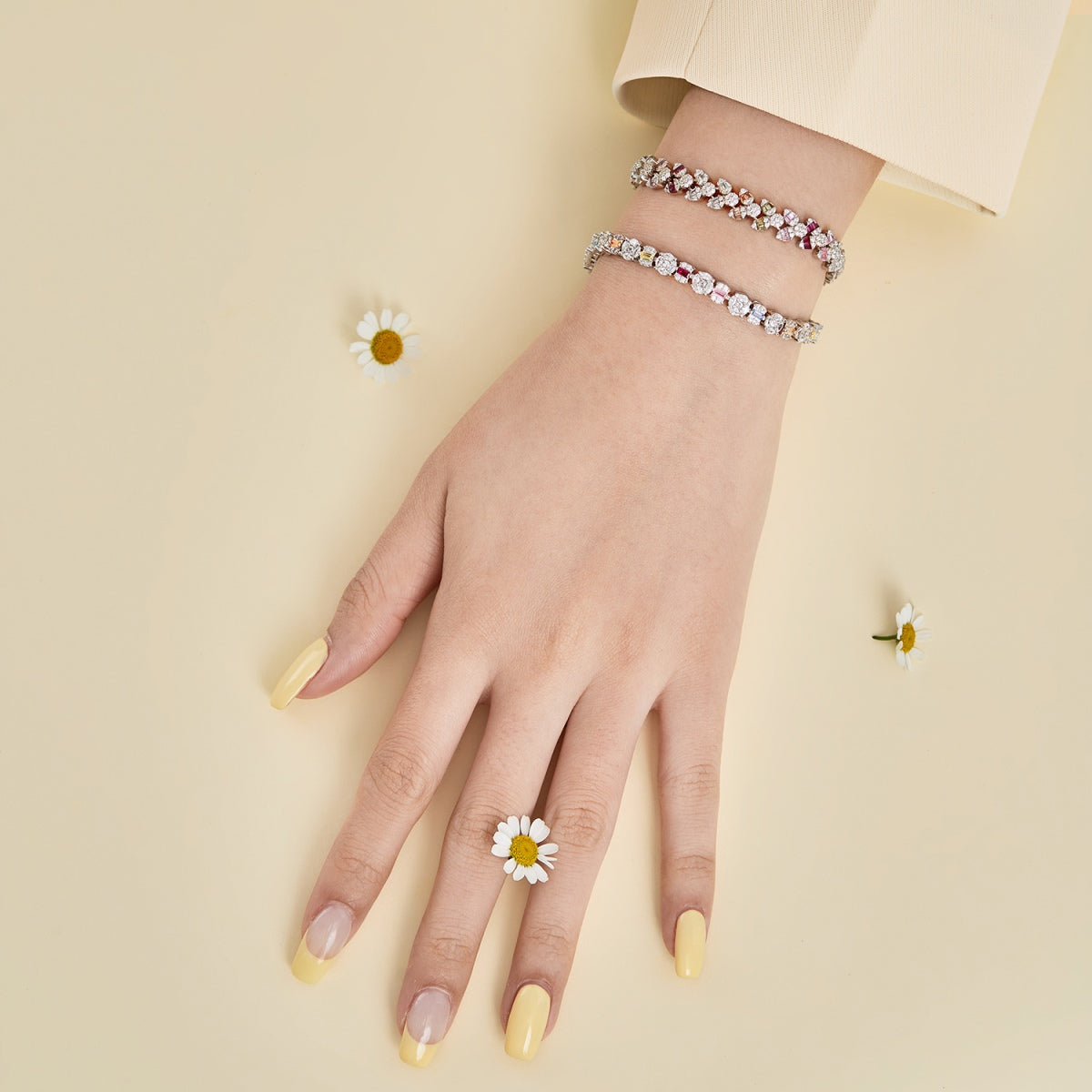 [Olivia JW]Dainty Exquisite Flower Shape Daily Bracelet