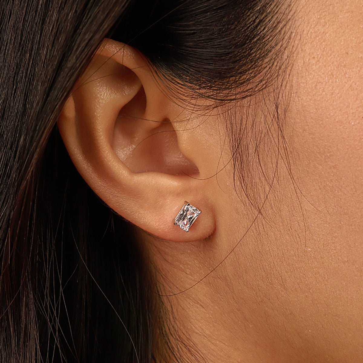 [Olivia JW]Stylish Shiny Rectangular Center Stone Stud Earrings