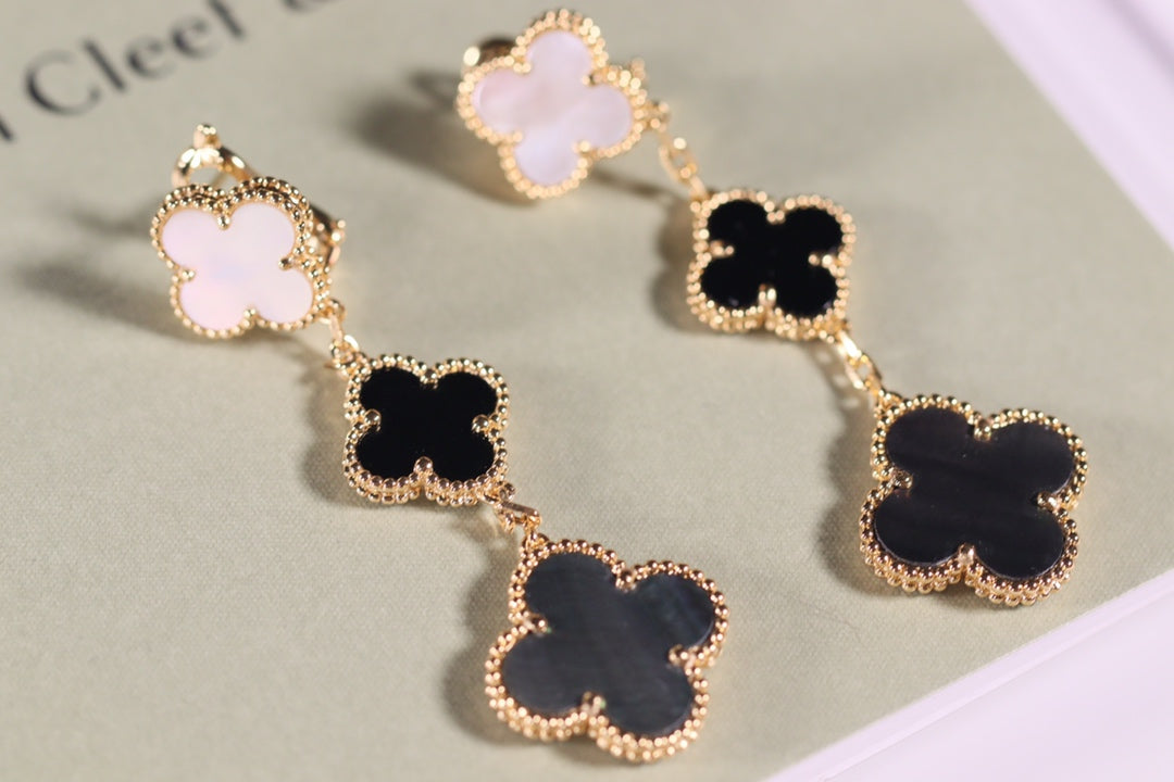 [Olivia JW]CLOVER EARRINGS GOLD ONYX MOP 3 MOTIF