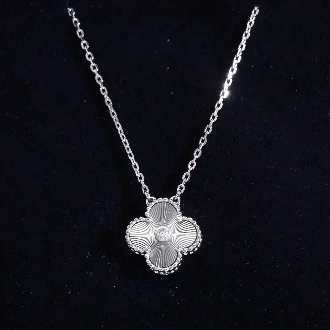 [Olivia JW]CLOVER  15MM DIAMOND LASER NECKLACE SILVER