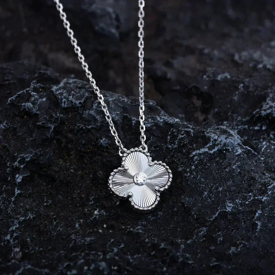 [Olivia JW]CLOVER  15MM DIAMOND LASER NECKLACE SILVER
