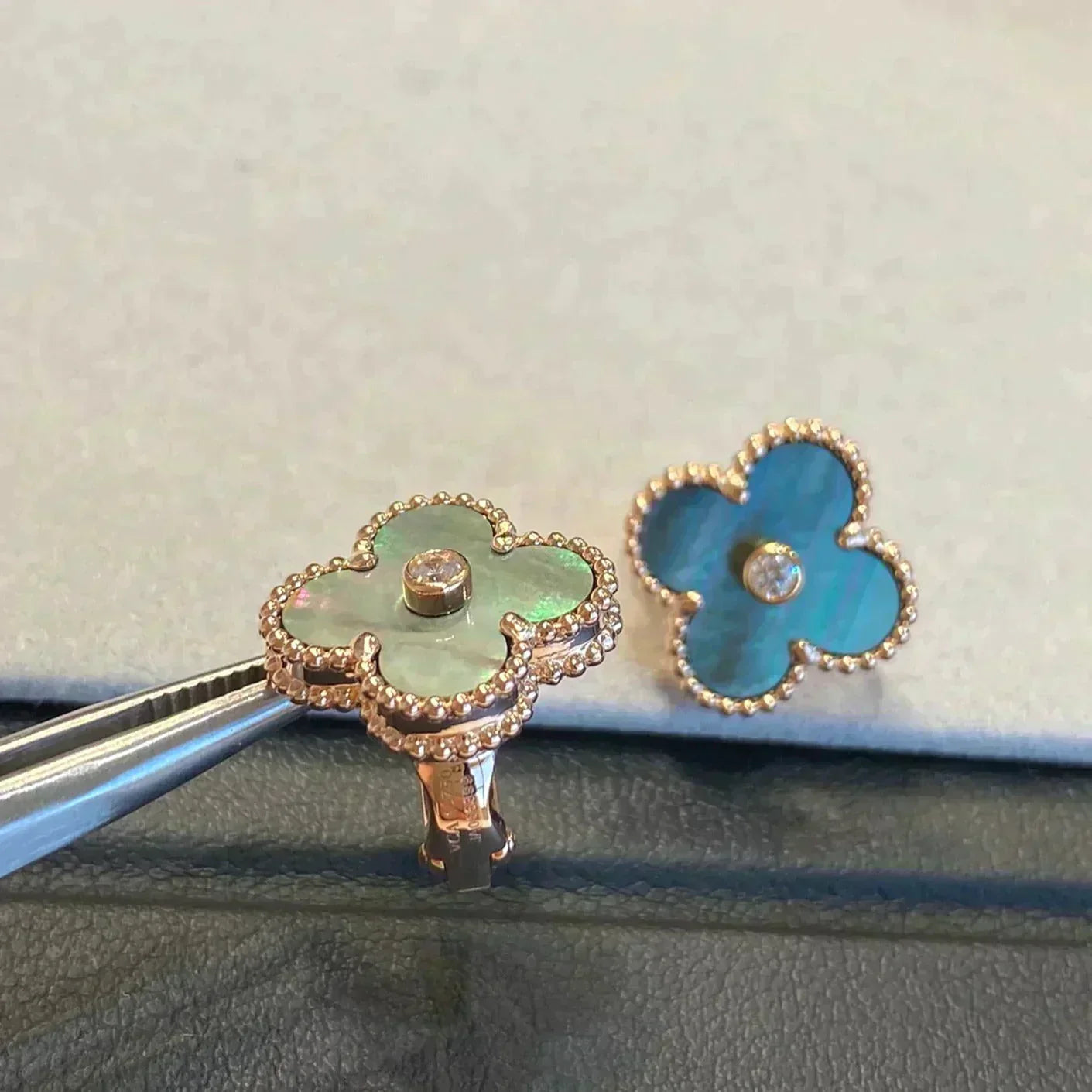 [Olivia JW]CLOVER MEDIUM 1 MOTIFS GRAY MOP  DIAMOND EARRINGS
