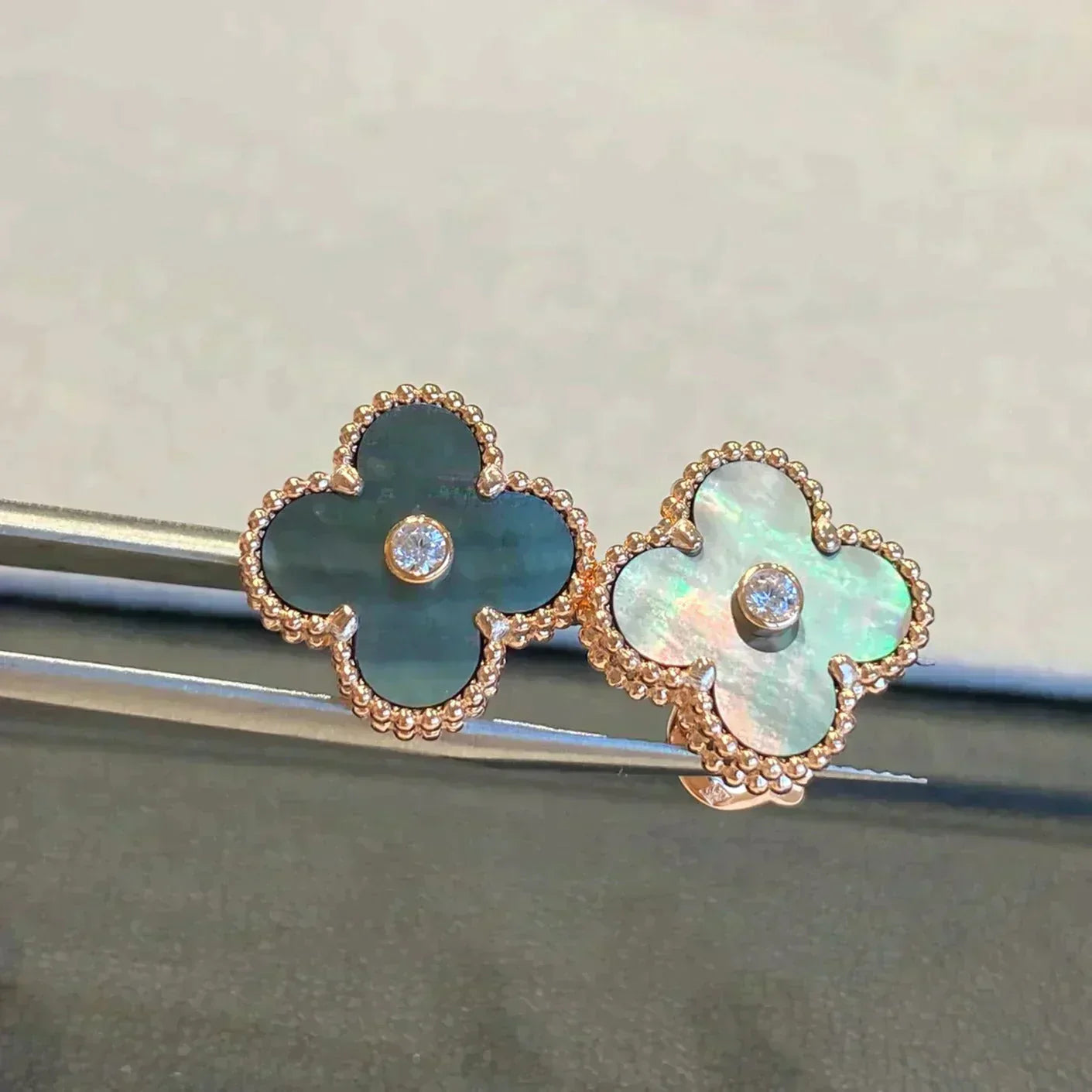 [Olivia JW]CLOVER MEDIUM 1 MOTIFS GRAY MOP  DIAMOND EARRINGS