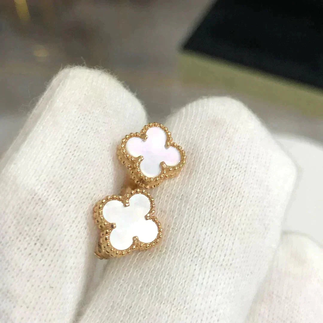 [Olivia JW]CLOVER MINI 9.5MM WHITE MOP EARRINGS