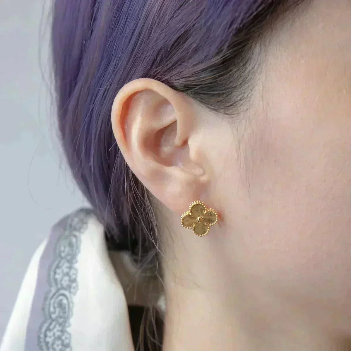[Olivia JW]CLOVER MEDIUM 1 MOTIFS LASER EARRINGS