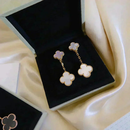 [Olivia JW]CLOVER 2 MOTIF WHITE MOP EARRINGS