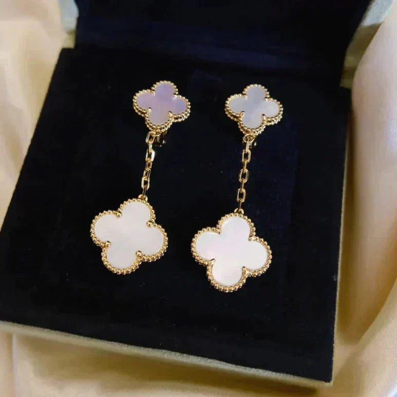 [Olivia JW]CLOVER 2 MOTIF WHITE MOP EARRINGS