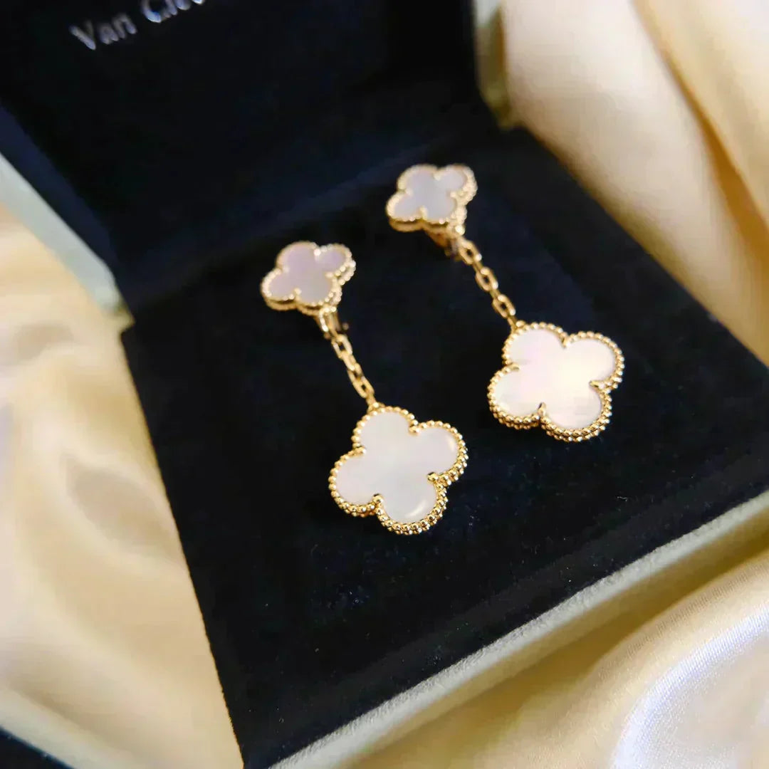 [Olivia JW]CLOVER 2 MOTIF WHITE MOP EARRINGS