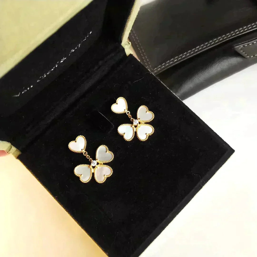 [Olivia JW]CLOVER SWEET WHITE MOP EARRINGS
