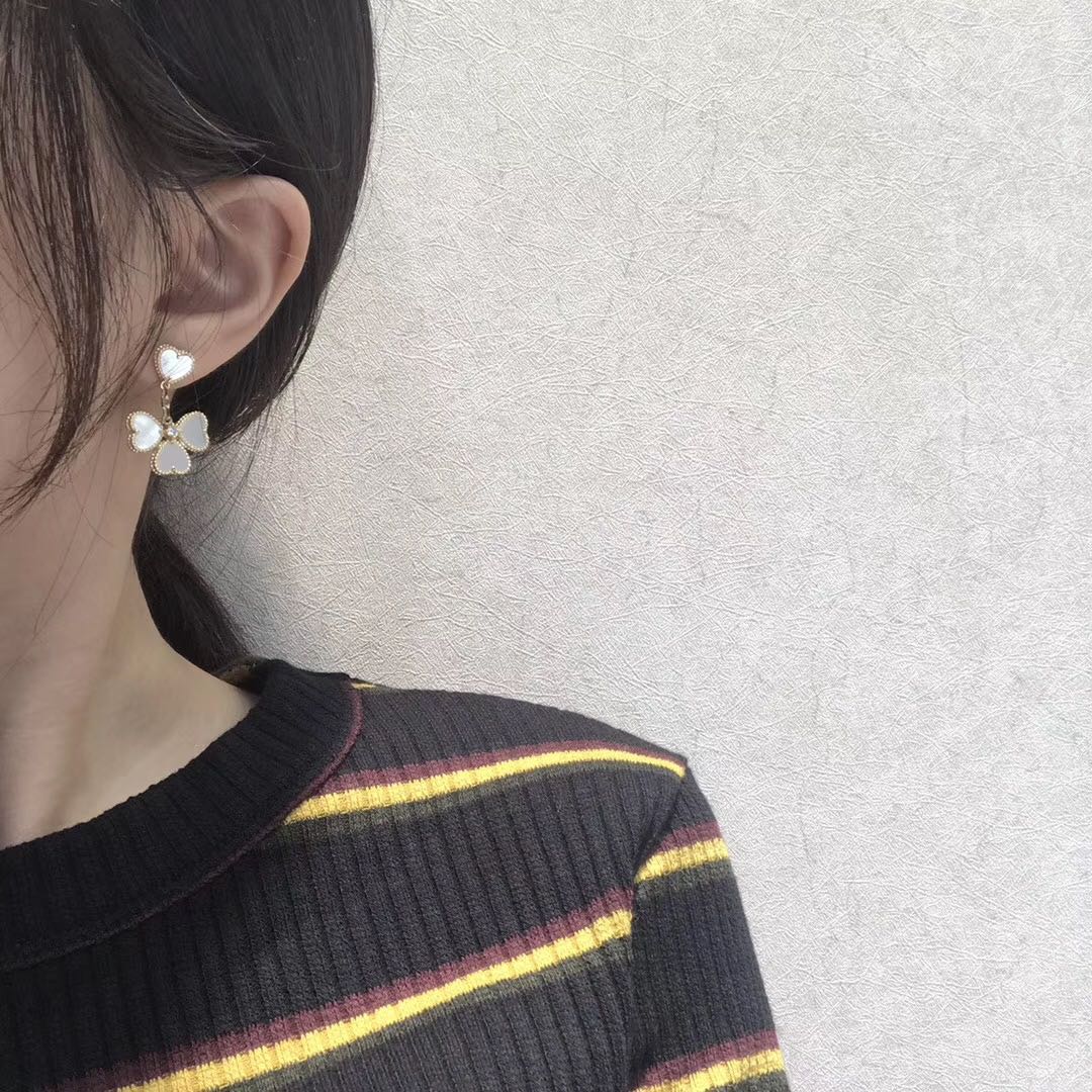 [Olivia JW]CLOVER SWEET WHITE MOP EARRINGS