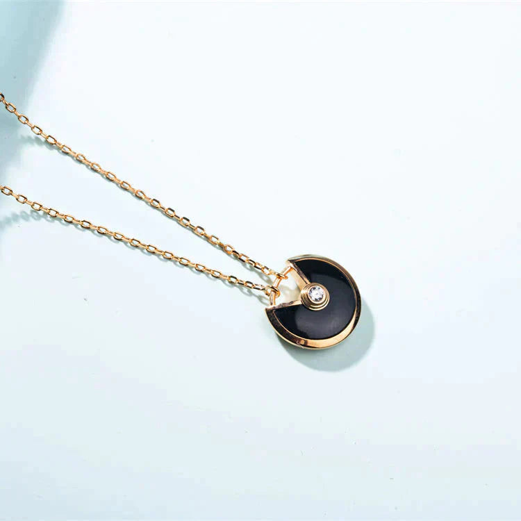[Olivia JW]AMULETTE GOLD CARNELIAN ONYX NECKLACE