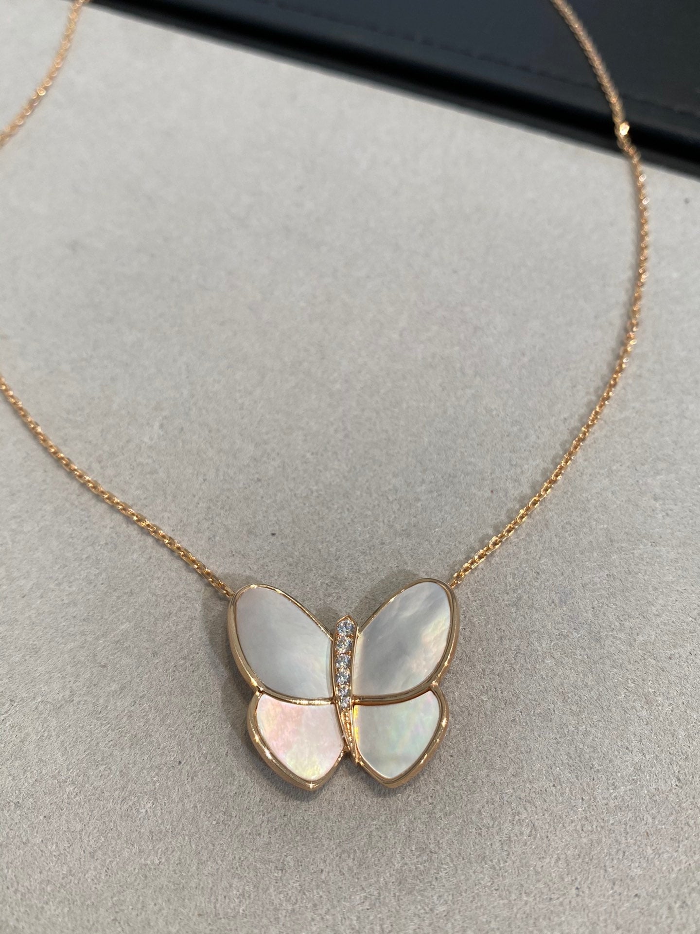 [Olivia JW]BUTTERFLY GOLD MOP DIAMOND NECKLACE