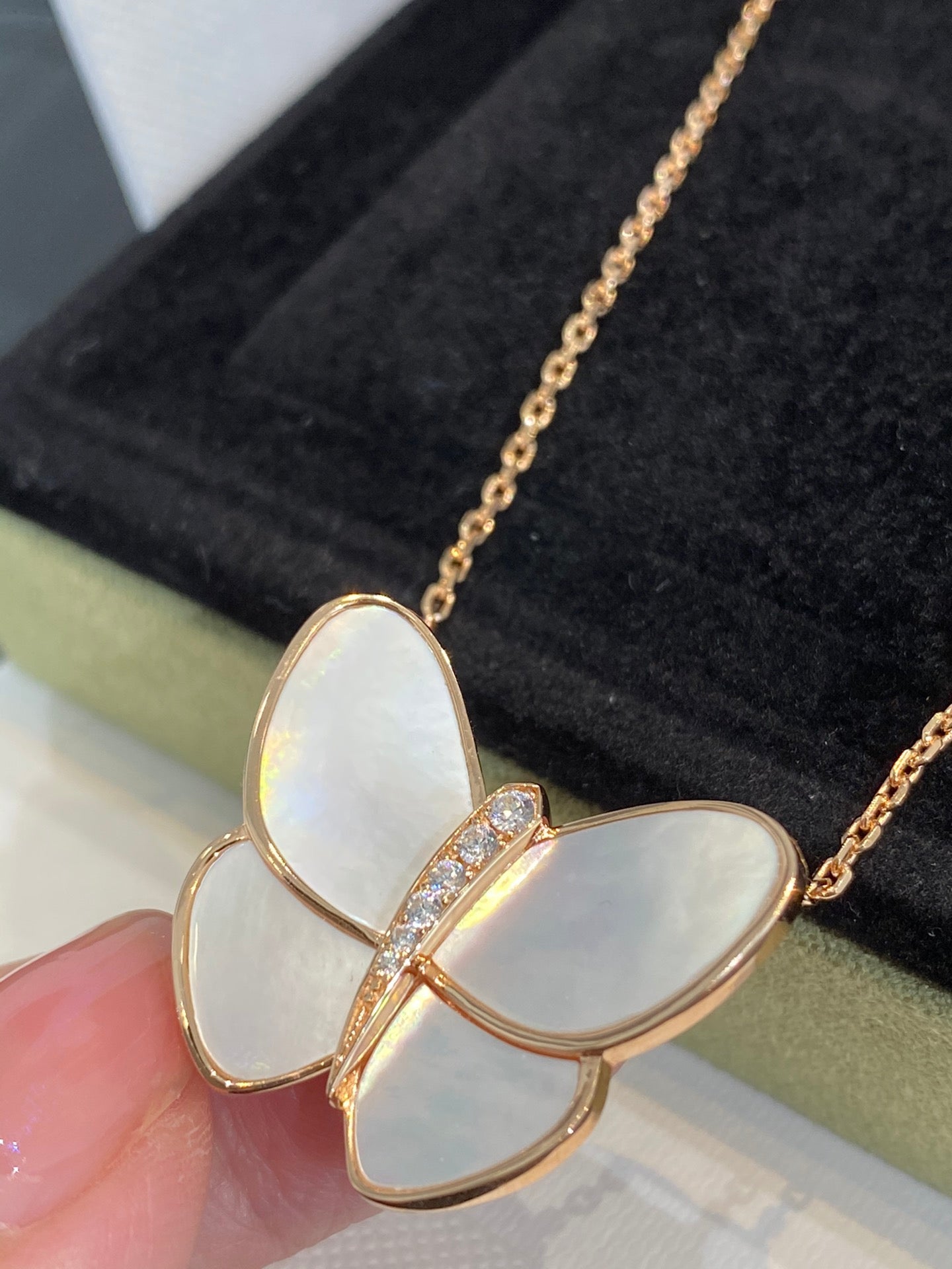 [Olivia JW]BUTTERFLY GOLD MOP DIAMOND NECKLACE