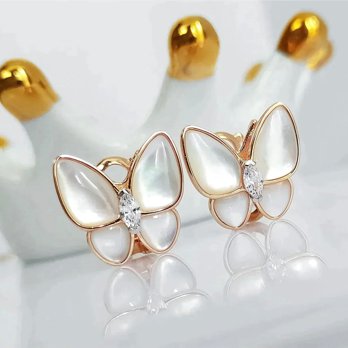 [Olivia JW]BUTTERFLY MOP DIAMOND EARRINGS