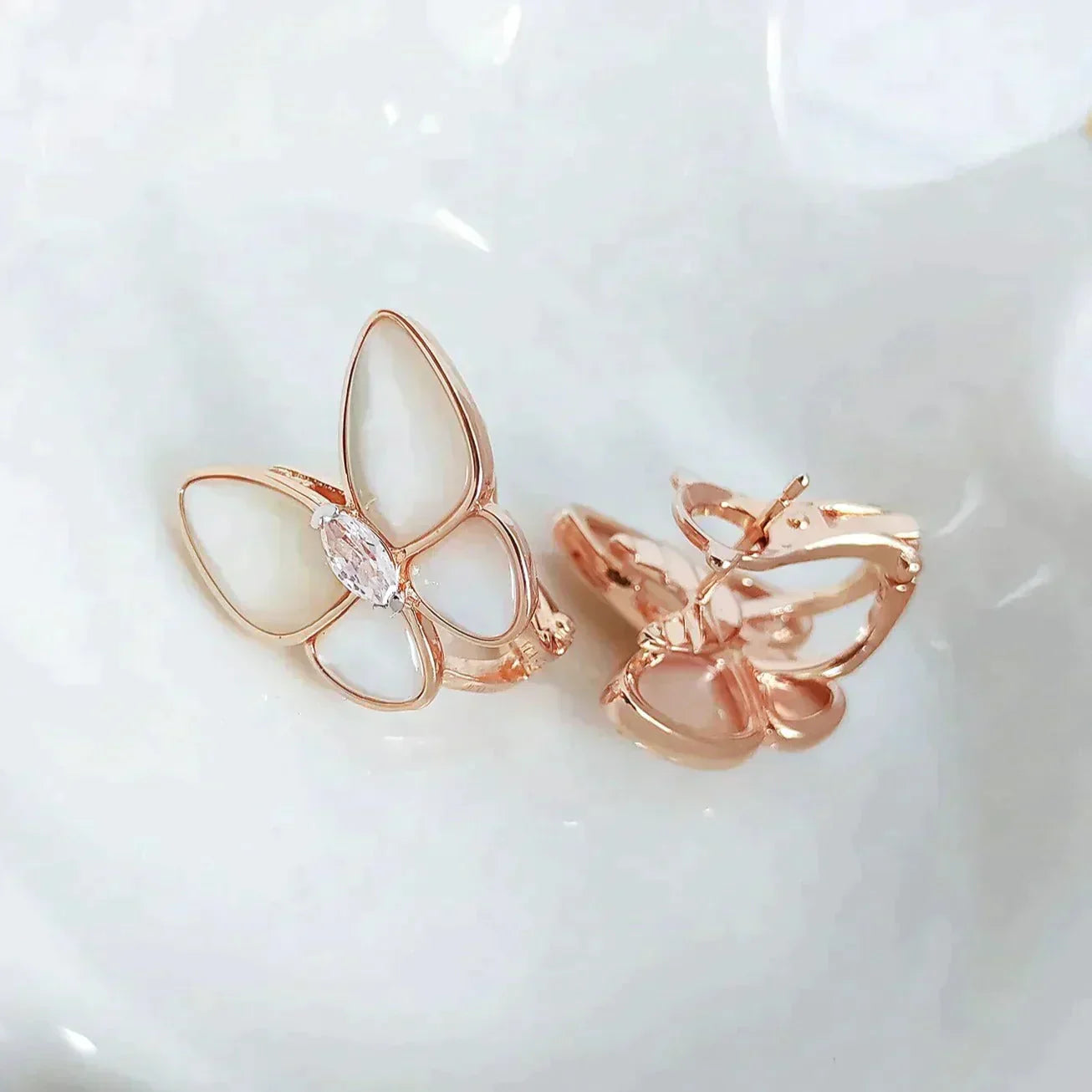 [Olivia JW]BUTTERFLY MOP DIAMOND EARRINGS